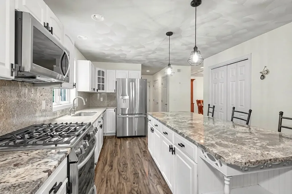 770 Mammoth Road Pelham NH 03076