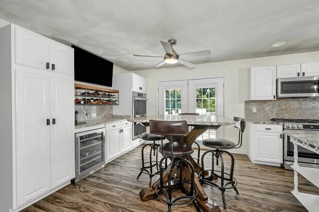 770 Mammoth Road Pelham NH 03076
