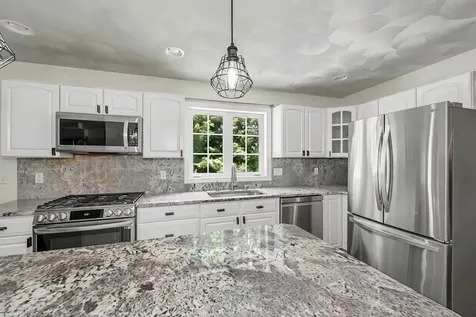 770 Mammoth Road Pelham NH 03076
