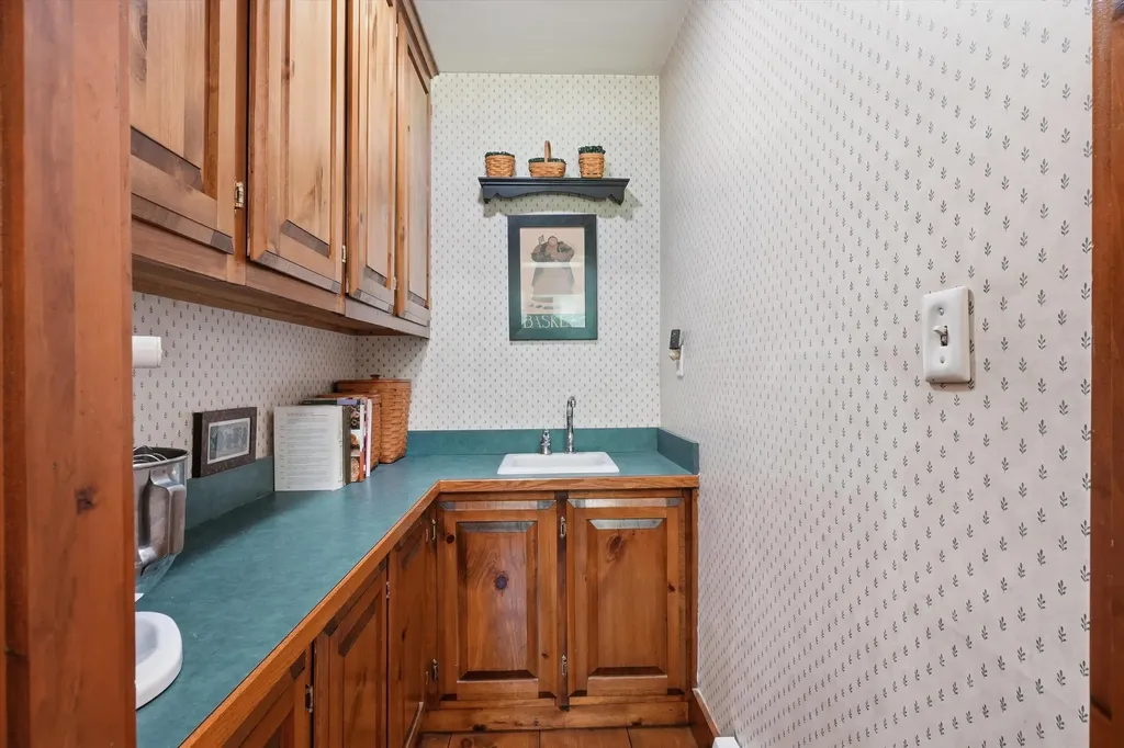 17 Woodhill Road Bow NH 03304