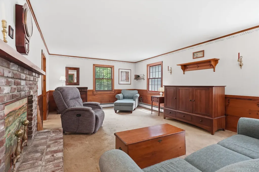 17 Woodhill Road Bow NH 03304
