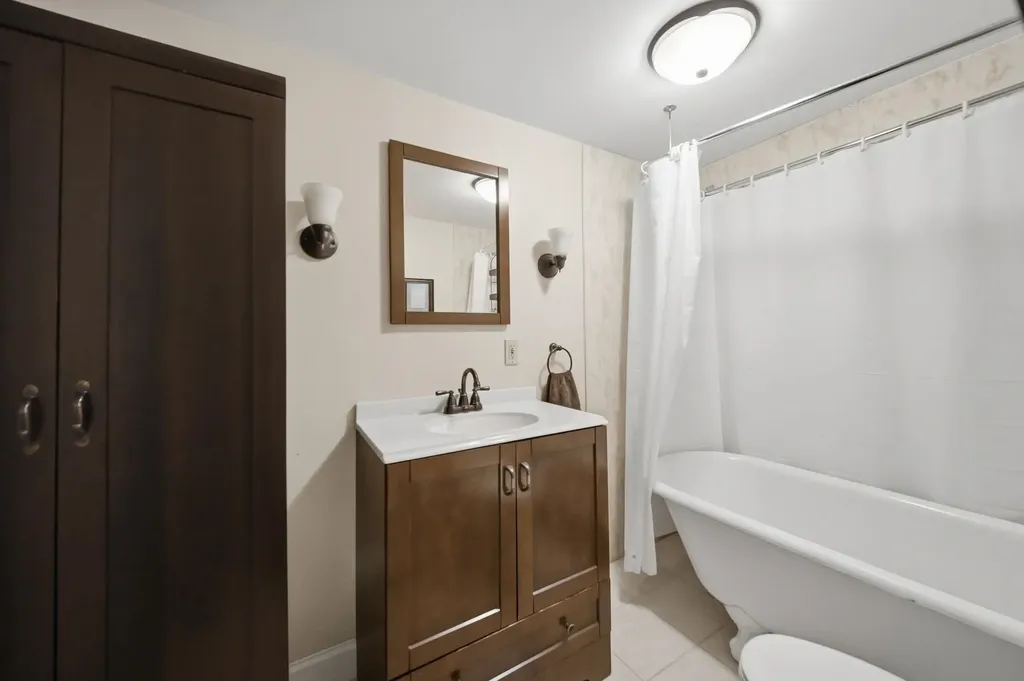 28 New Dunstable Road Nashua NH 03060