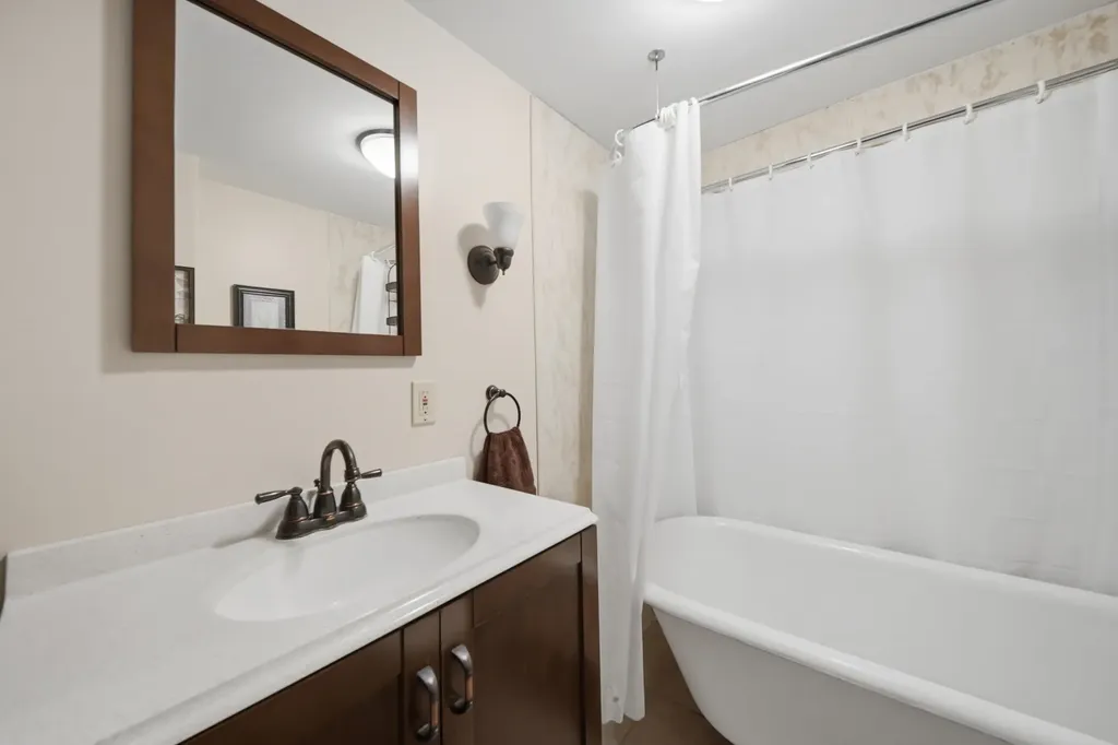 28 New Dunstable Road Nashua NH 03060