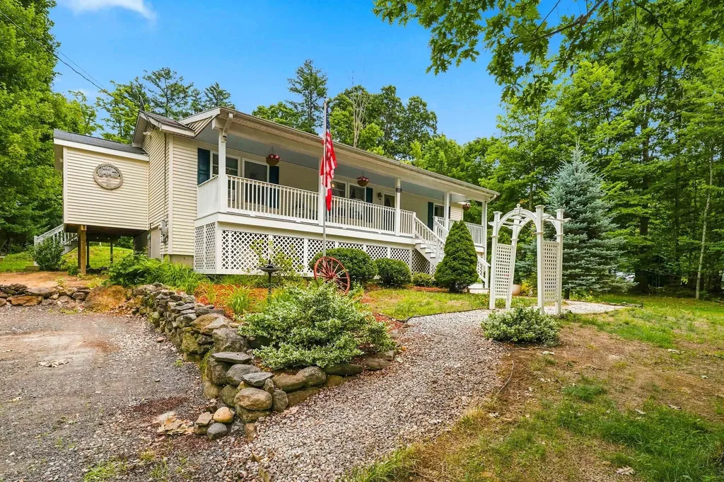 25 Dow Lane Barnstead NH 03225