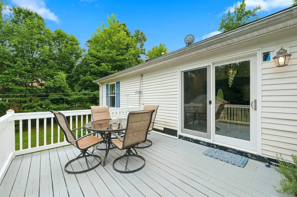 25 Dow Lane Barnstead NH 03225