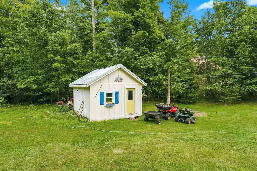 25 Dow Lane Barnstead NH 03225