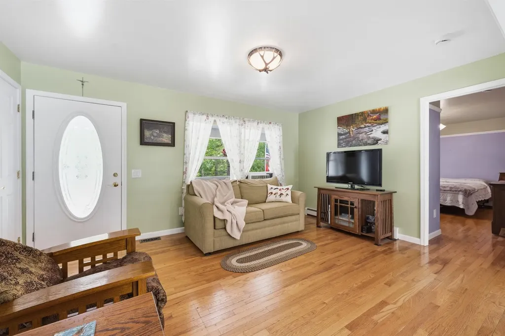 25 Dow Lane Barnstead NH 03225