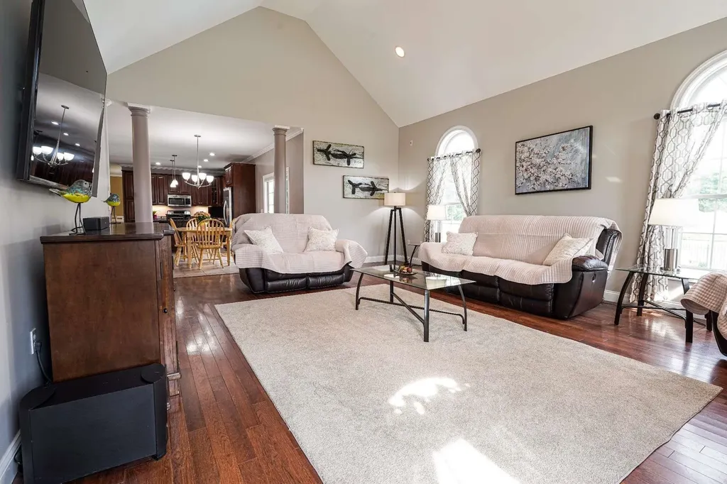 9 Shoreline Drive Hudson NH 03051