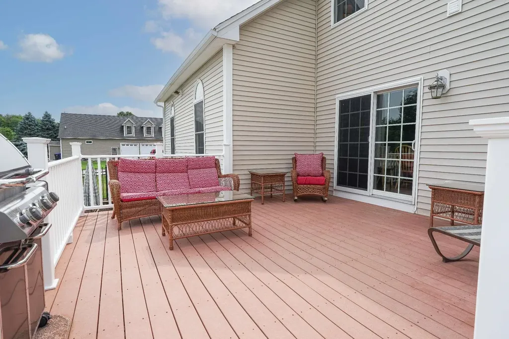 9 Shoreline Drive Hudson NH 03051