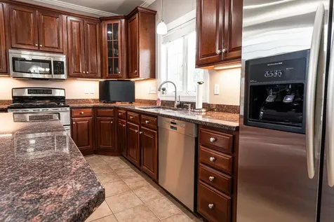 9 Shoreline Drive Hudson NH 03051