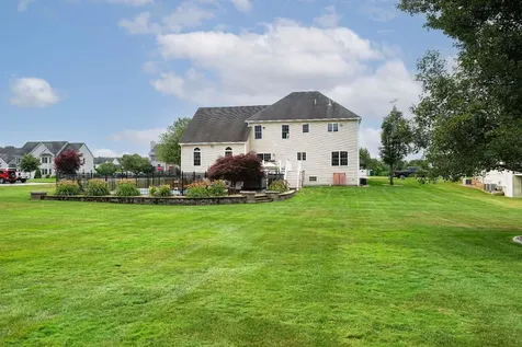 9 Shoreline Drive Hudson NH 03051