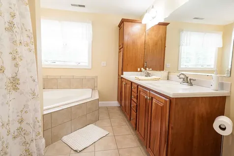9 Shoreline Drive Hudson NH 03051