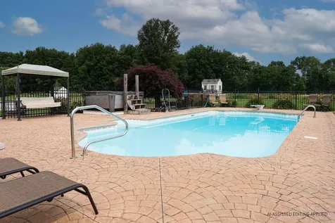 9 Shoreline Drive Hudson NH 03051