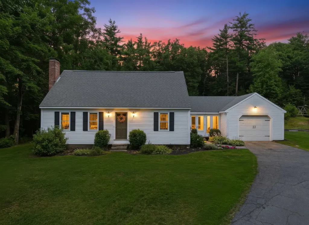 24 Manchester Road Amherst NH 03031