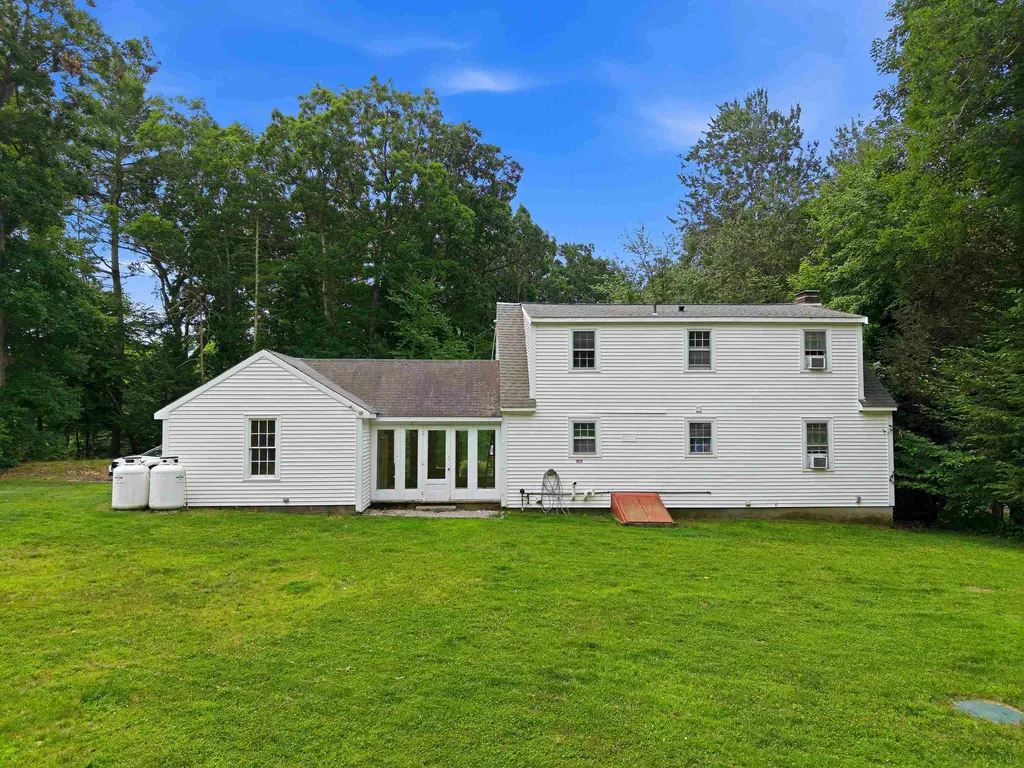 24 Manchester Road Amherst NH 03031