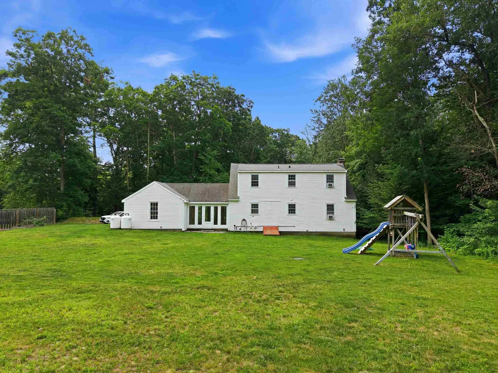 24 Manchester Road Amherst NH 03031