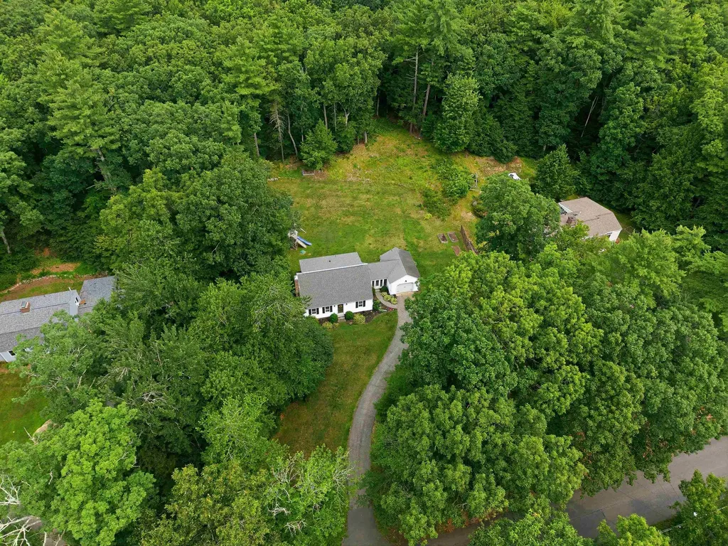24 Manchester Road Amherst NH 03031