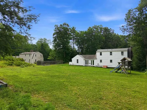 24 Manchester Road Amherst NH 03031