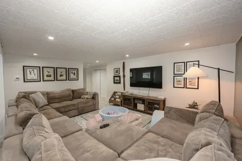 109 Pillsbury Road Londonderry NH 03053
