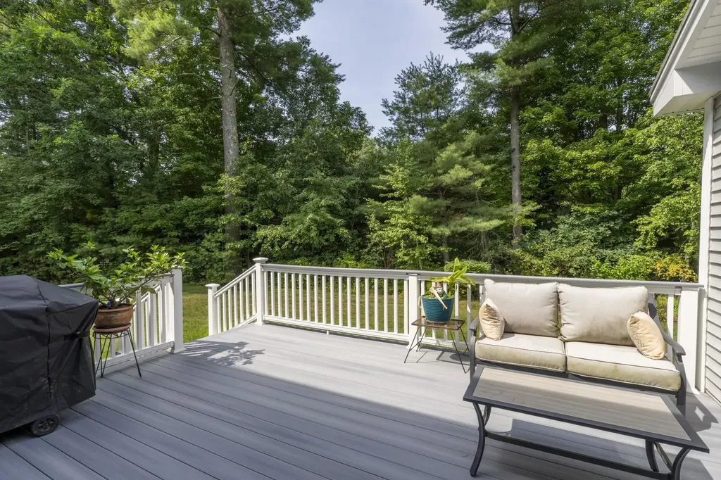 14 Naumkeag Court Litchfield NH 03052