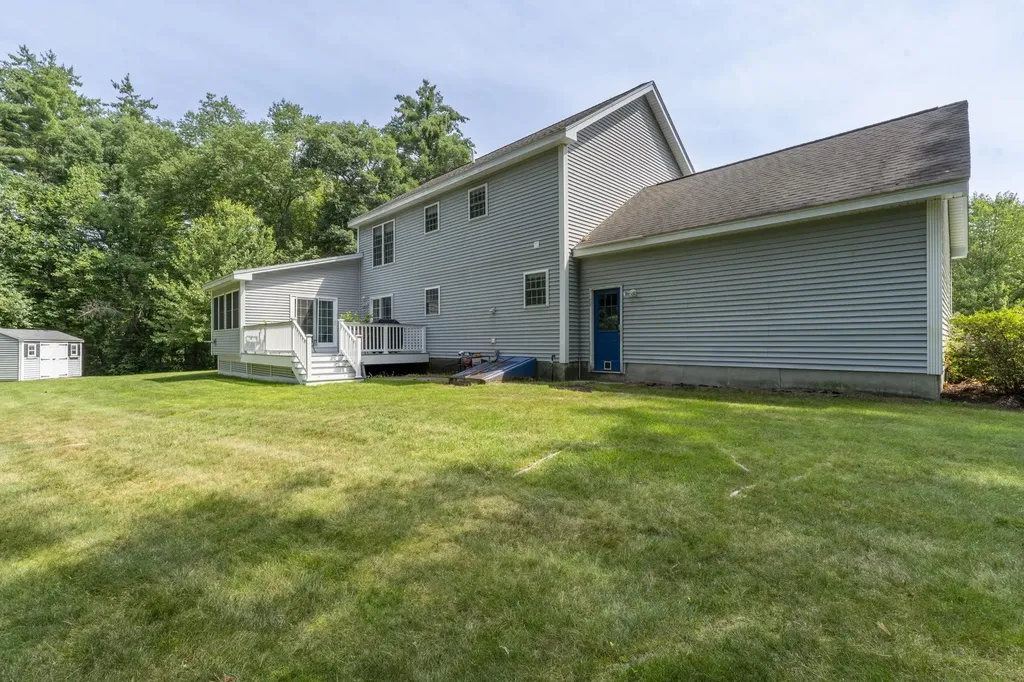 14 Naumkeag Court Litchfield NH 03052