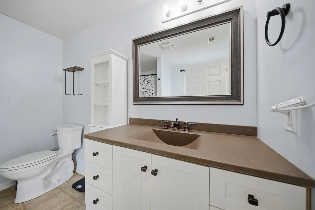 6 Crestview Circle Londonderry NH 03053