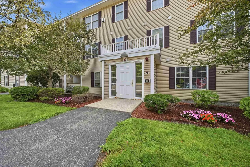 6 Crestview Circle Londonderry NH 03053