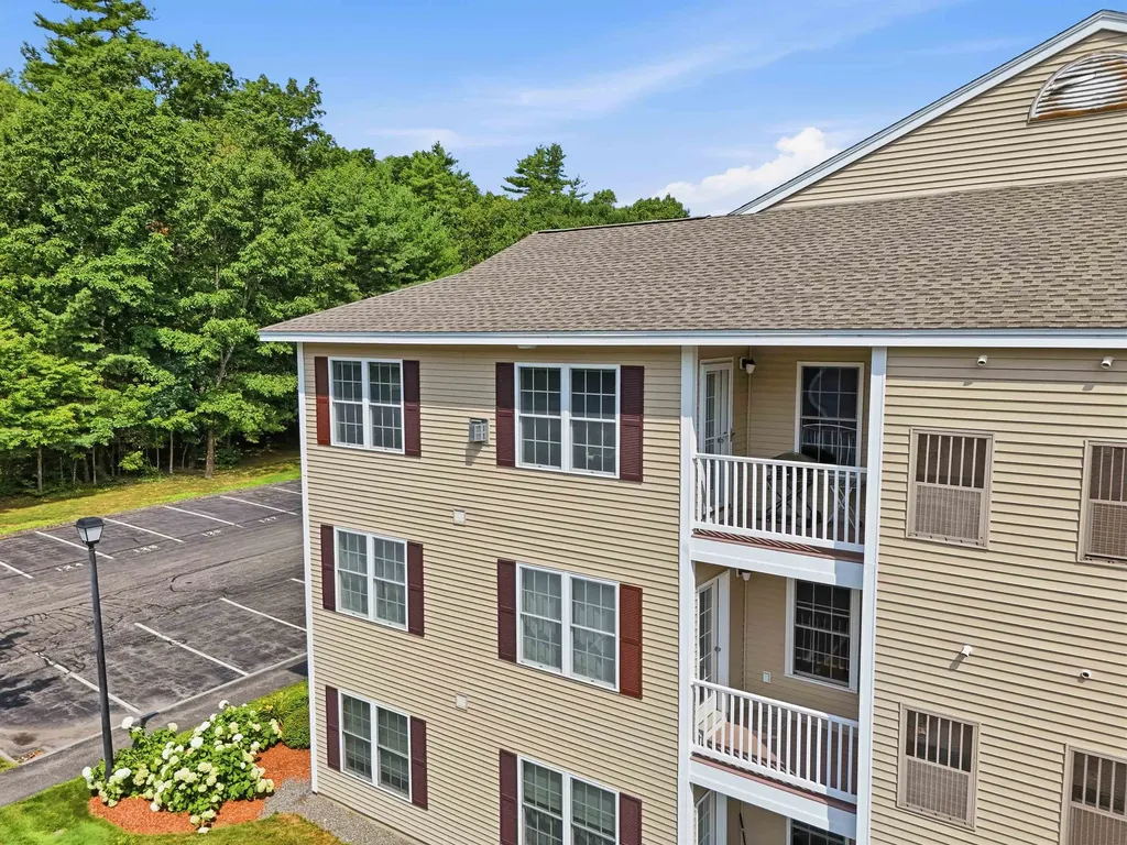 6 Crestview Circle Londonderry NH 03053