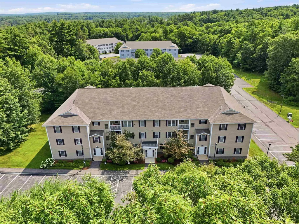 6 Crestview Circle Londonderry NH 03053