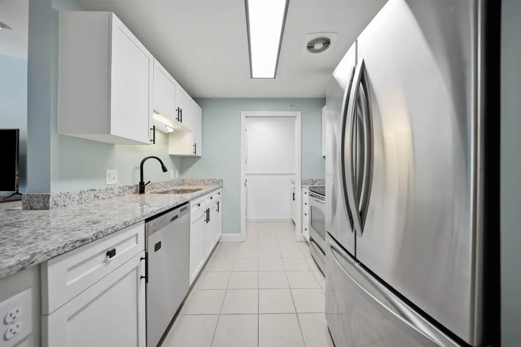 6 Crestview Circle Londonderry NH 03053