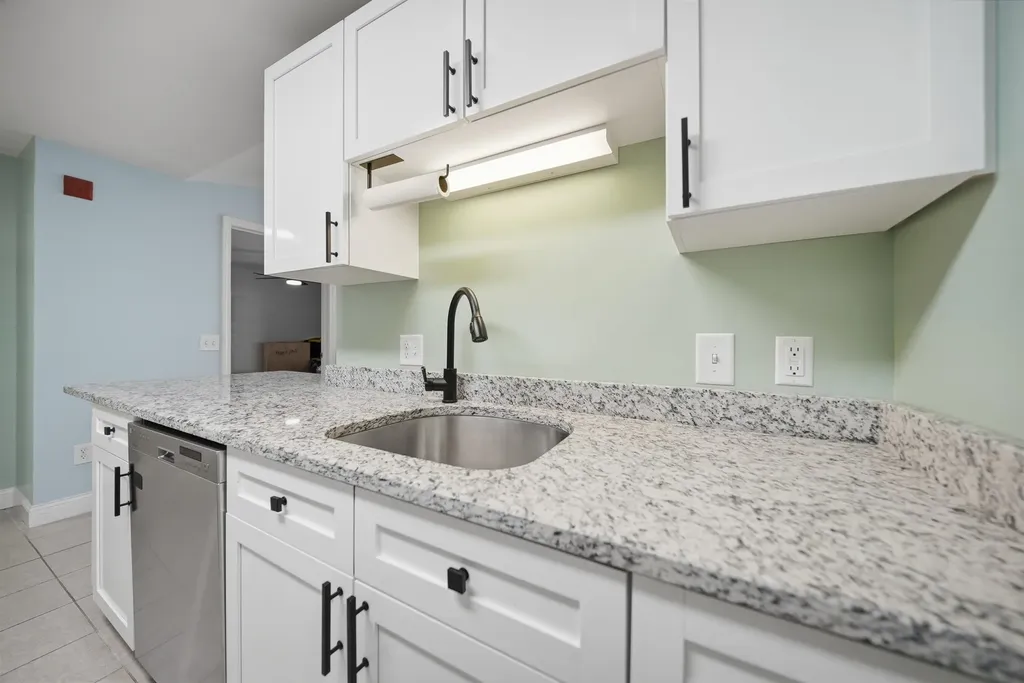 6 Crestview Circle Londonderry NH 03053