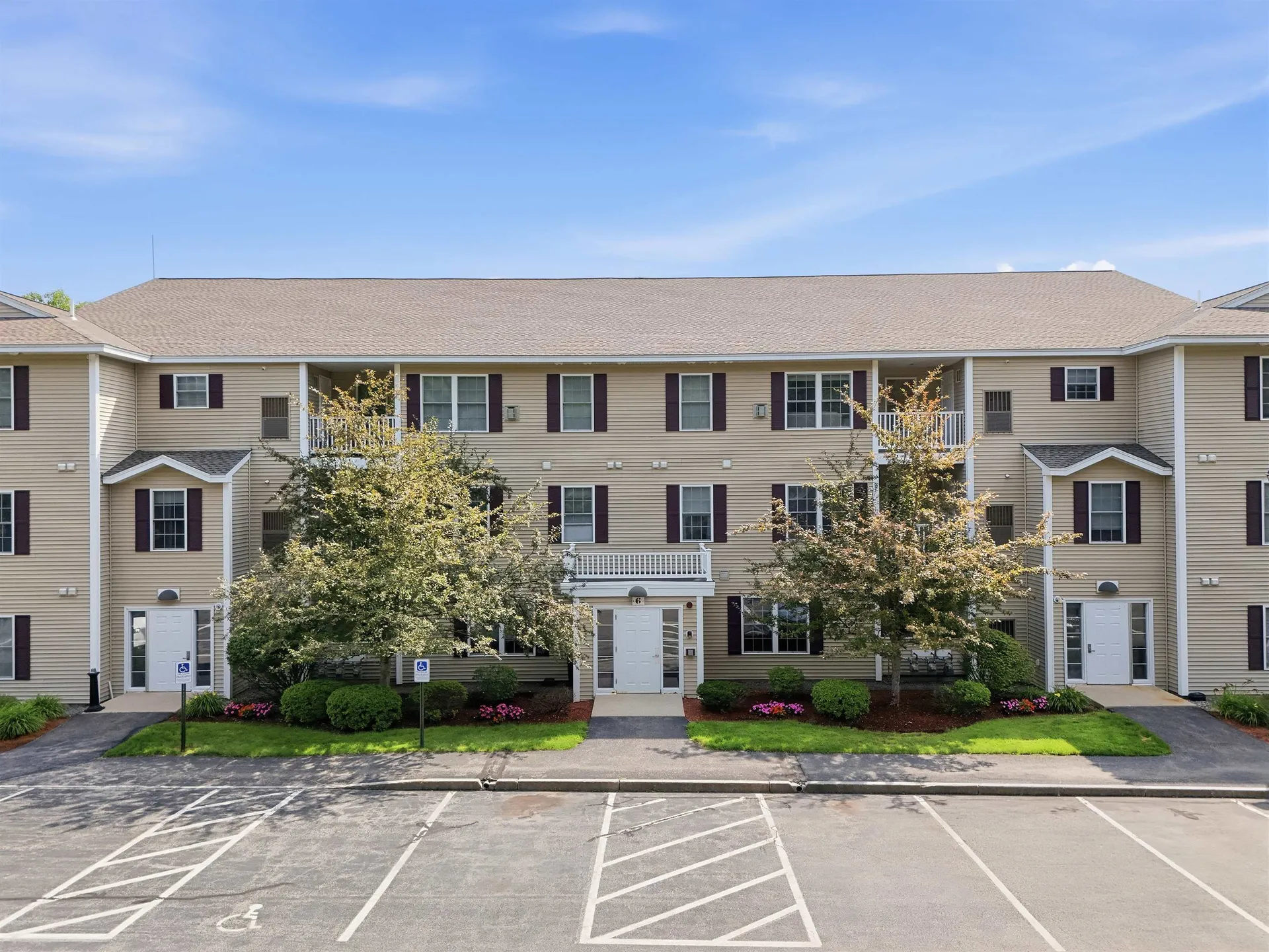 6 Crestview Circle Londonderry NH 03053