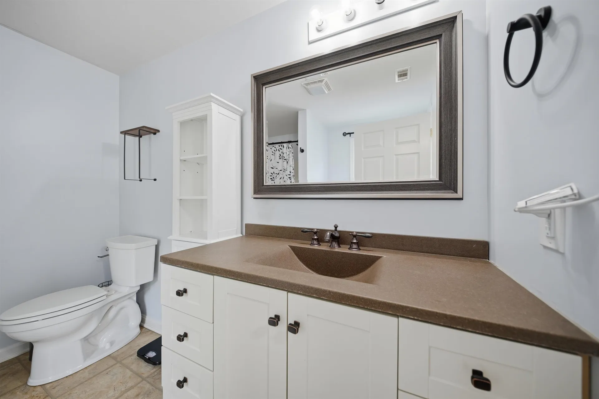 6 Crestview Circle Londonderry NH 03053