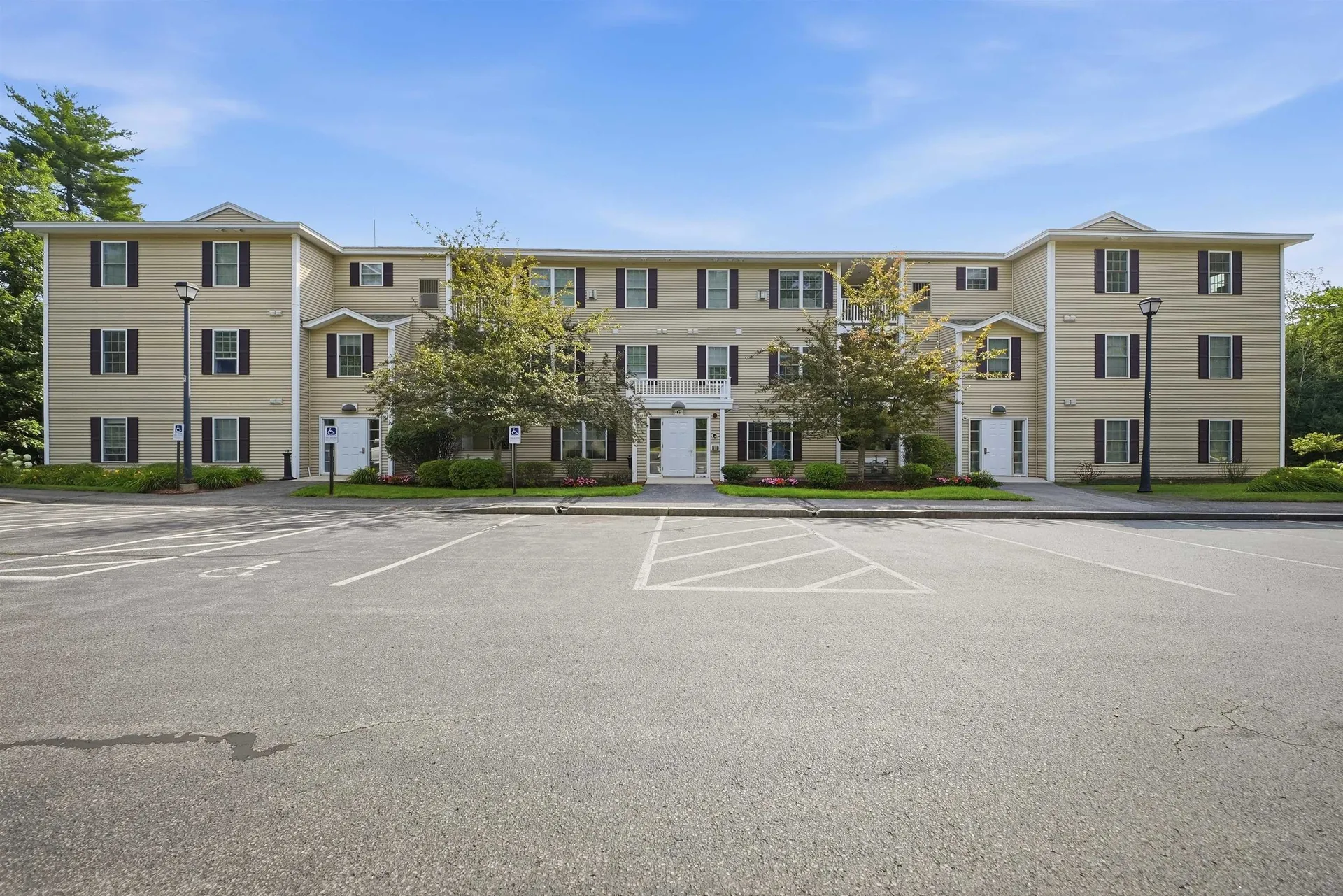 6 Crestview Circle Londonderry NH 03053