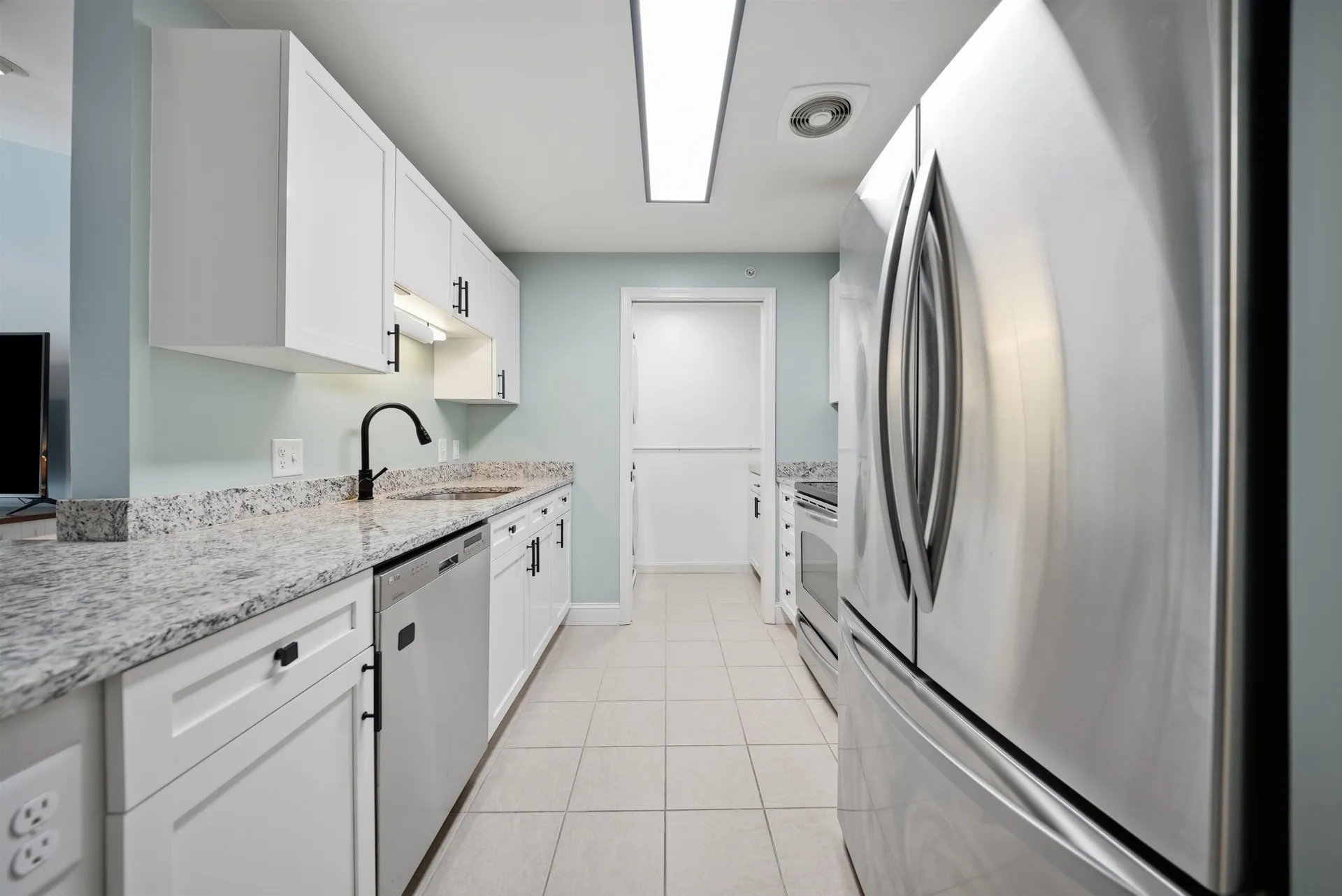 6 Crestview Circle Londonderry NH 03053