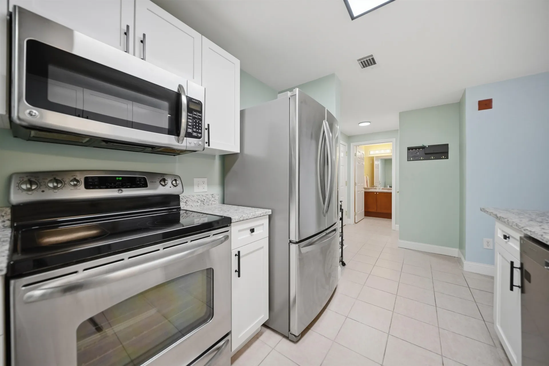 6 Crestview Circle Londonderry NH 03053