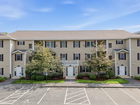 6 Crestview Circle Londonderry NH 03053