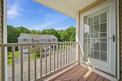 6 Crestview Circle Londonderry NH 03053