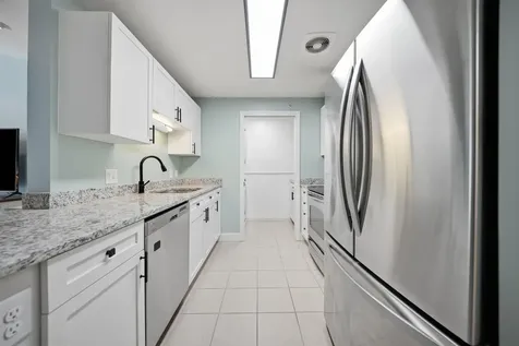6 Crestview Circle Londonderry NH 03053