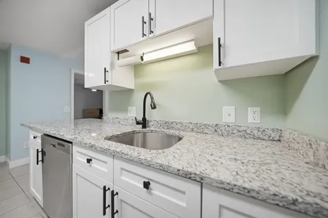 6 Crestview Circle Londonderry NH 03053
