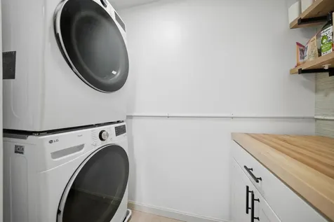 6 Crestview Circle Londonderry NH 03053