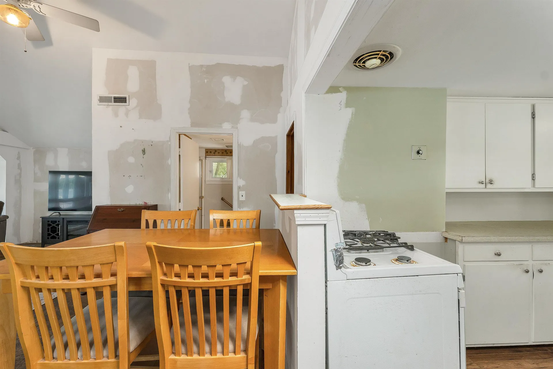 93 Conleys Grove Road Derry NH 03038
