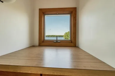 93 Conleys Grove Road Derry NH 03038