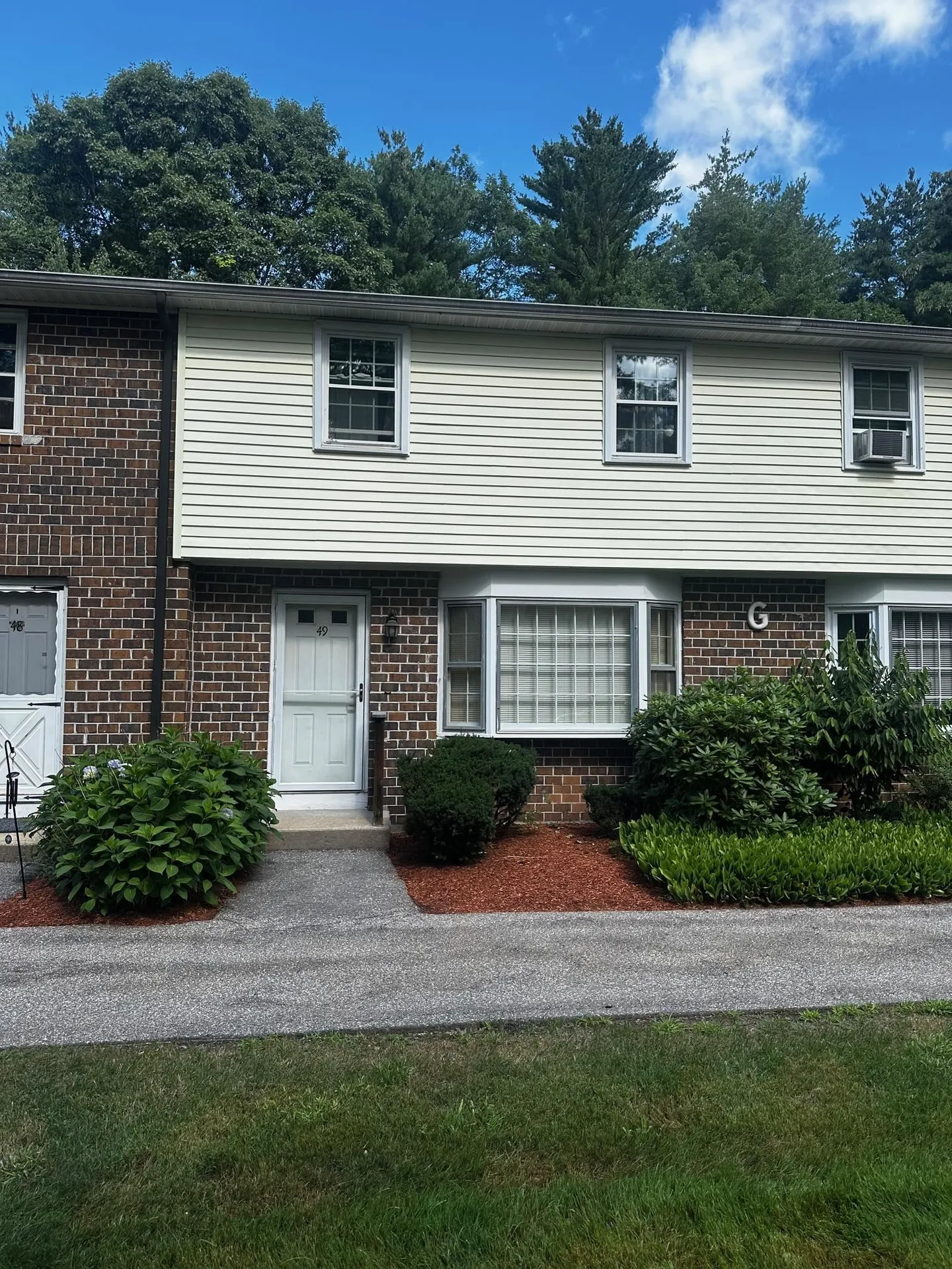49 Oakridge Drive Londonderry NH 03053
