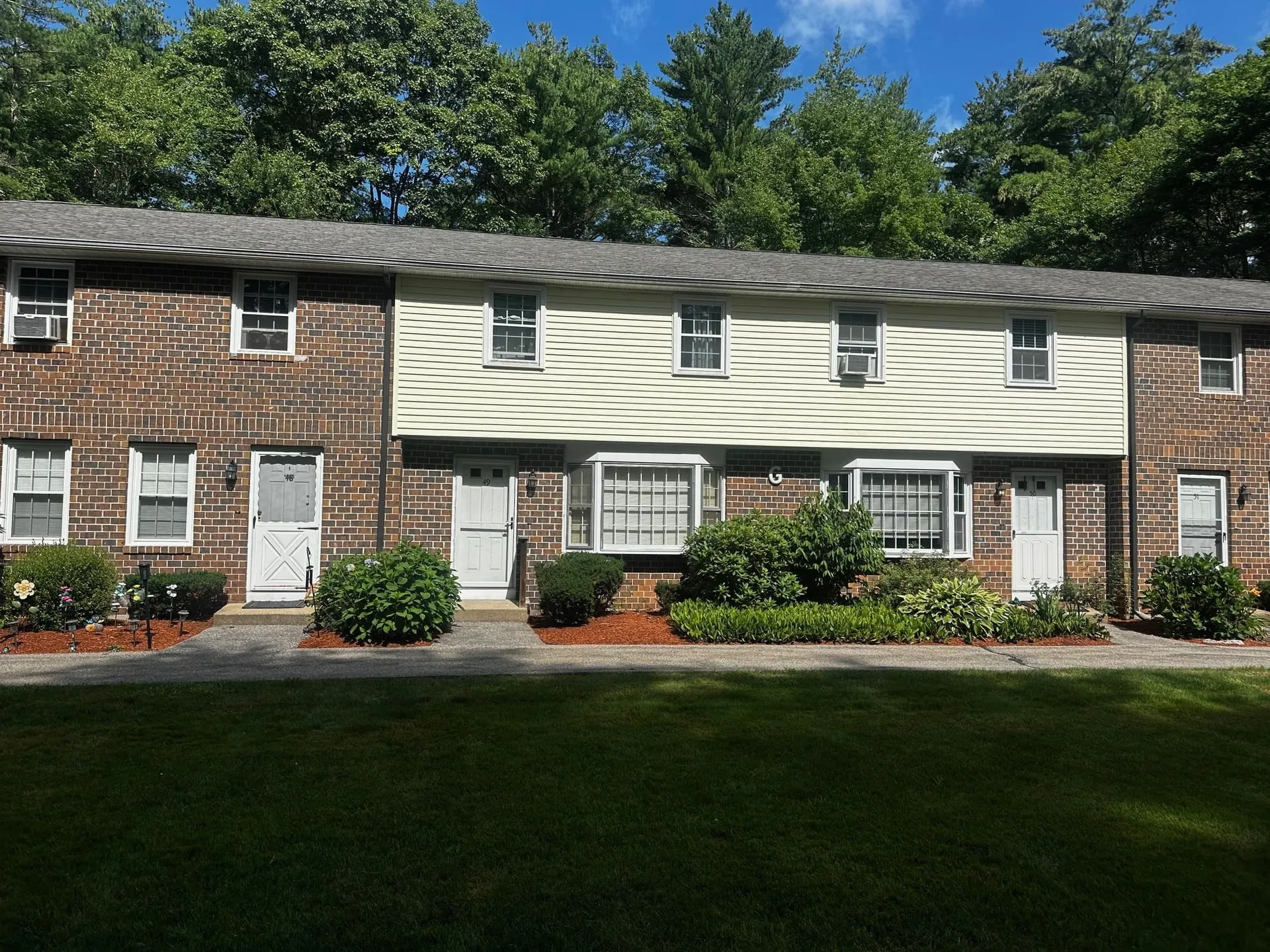 49 Oakridge Drive Londonderry NH 03053