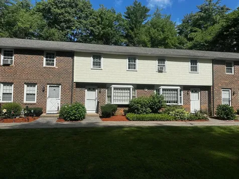 49 Oakridge Drive Londonderry NH 03053