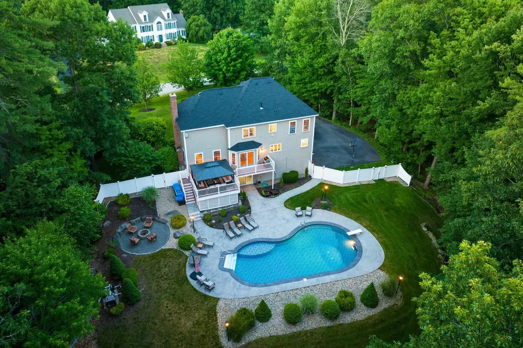 24 Thurston Drive Lee NH 03861