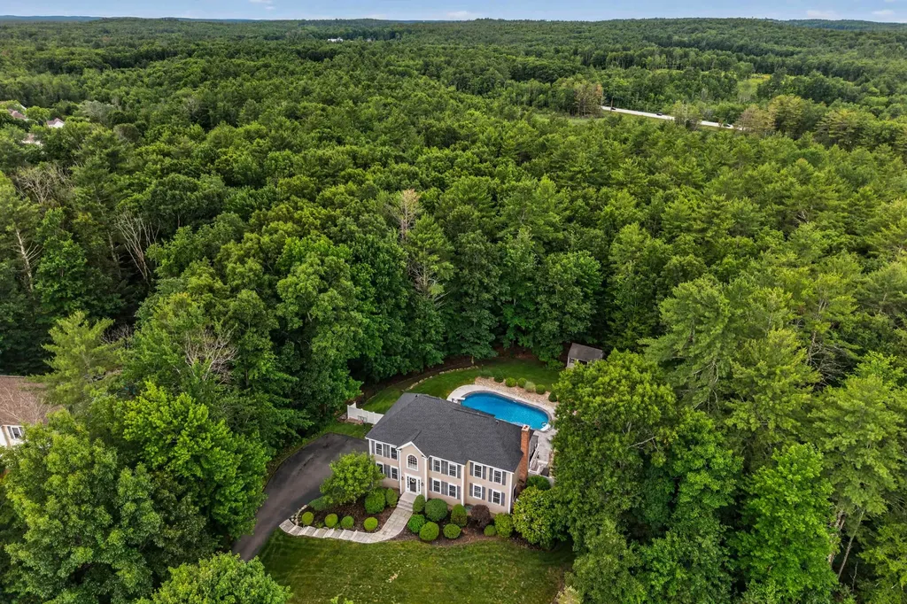 24 Thurston Drive Lee NH 03861