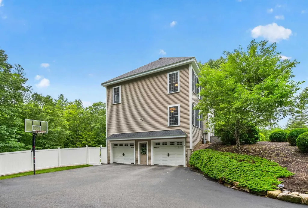 24 Thurston Drive Lee NH 03861