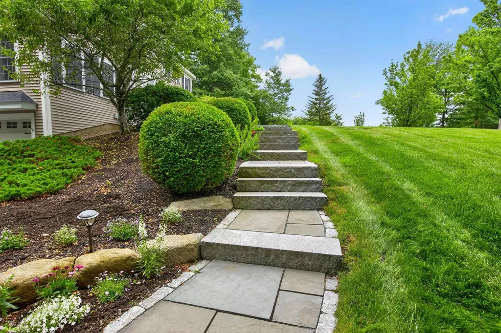 24 Thurston Drive Lee NH 03861